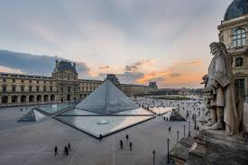 Le musée du Louvre situé à Paris